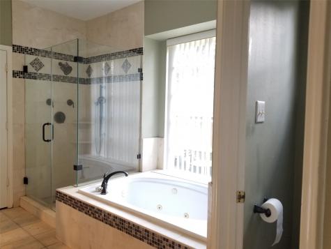810 Lakespur Drive Sugar Land TX 77479