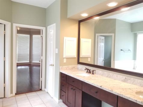 810 Lakespur Drive Sugar Land TX 77479
